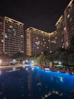 Azure staycation near Airport beside SM Bicutan - 2