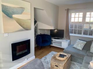 Hops Cottage, Yarm - private parking in gated Mews - 7