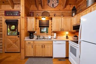 Rise n Shine by Beyond Expectations w Hot Tub - 1