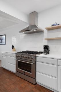 Historic Home, Chic Living Near Motown & Midtown - 4