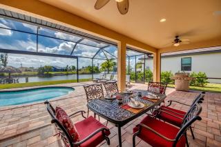 CoralVilla Bahama Bay-kayaks, pool, view - 2