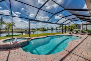 CoralVilla Bahama Bay-kayaks, pool, view - 0