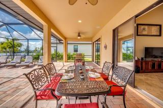 CoralVilla Bahama Bay-kayaks, pool, view - 3