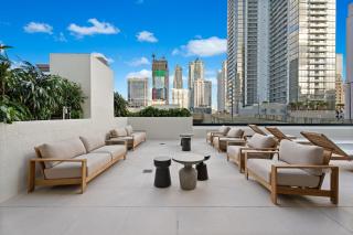 Stay in the Heart of Miami + Free parking - 4
