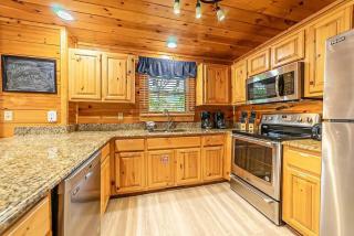Joes Place by Beyond Expectations w Hot Tub - 3