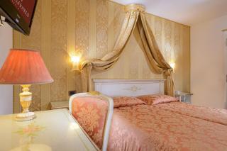 Ambassador Tre Rose - Venice - 9