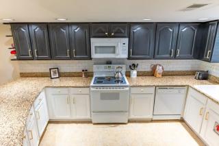 Gatehouse Condo by Beyond Expectations w Views - 2