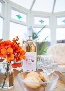 Bright & Airy 4x Bed House with Parking - 9