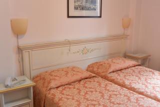 Ambassador Tre Rose - 3