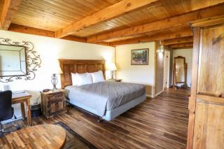 The Boulder Creek Lodge - 3