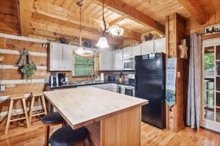 Cabin Fever by Beyond Expectations w Hot Tub - 1