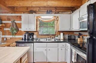 Cabin Fever by Beyond Expectations w Hot Tub - 1