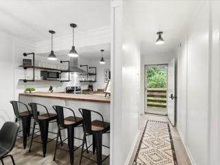 Turkey Nest by Beyond Expectations Renovated 2BR - 1