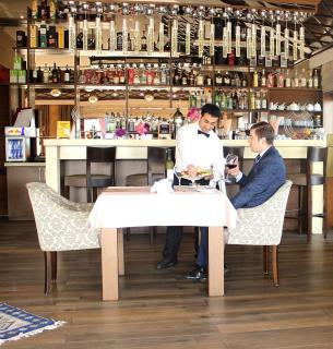 Boulevard Side Hotel - 1