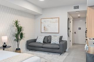 Modern Studio in Downtown Near Bayfront Park - 2