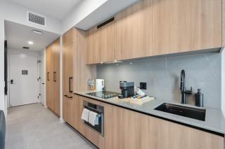 Modern Studio in Downtown Near Bayfront Park - 1