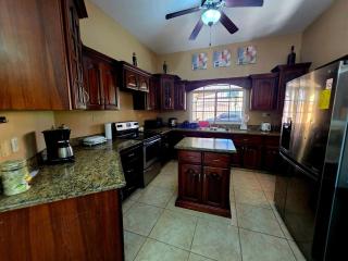 Villa Privada con Piscina, Area Social y Barbacoa! - 1