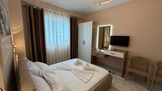 Esmeralda Apartments - 5