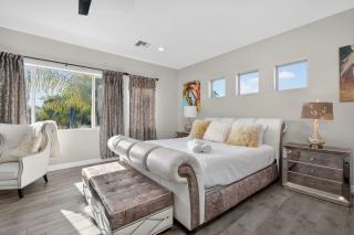 5BR Spacious Luxury Retreat Pool Views Games - 3