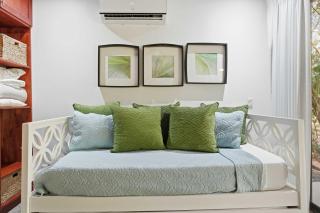 New Modern Villa Walking Distance to Beach - 7