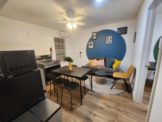 2BR Houston Haven Playground Prime Location - 4