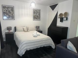 LARGE STUDIO in THE HEART OF BRIXTON - 6