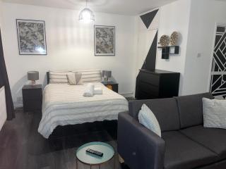 LARGE STUDIO in THE HEART OF BRIXTON - 7