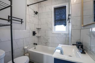 Three BR near MetLife - Pet Friendly with Parking - 6