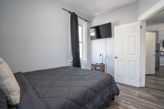 Three BR near MetLife - Pet Friendly with Parking - 2