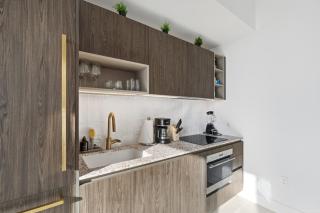 High-Floor Luxury Condo at Gale Hotel - 1
