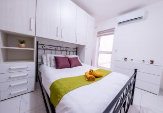 Swieqi Apartment Next to Paceville Nightlife and Beach Perfect for Groups - 3