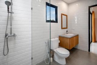 Walk to beach and restaurants - view and quiet - 2BR 3BATH - 6