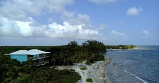 Quatro Vista, Unit B3 Ocean front, 3rd floor king bed - Utila - 0