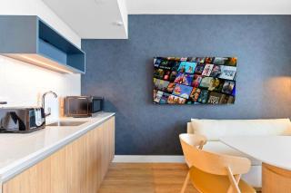 Gale Hotel Modern Condo Near the Bay - 8