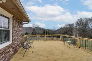 Spacious Fishing Getaway by Lake Guntersville! - 9