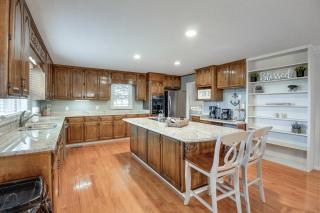 Spacious Fishing Getaway by Lake Guntersville! - 8