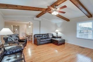 Spacious Fishing Getaway by Lake Guntersville! - 5