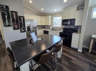 Romantic Getaway Hot Tub Keyless Arrival - 5