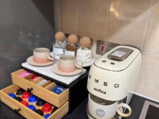 The Stage Door - 3BR in Central Tunbridge Wells - Sleeps up to 9 People - 7