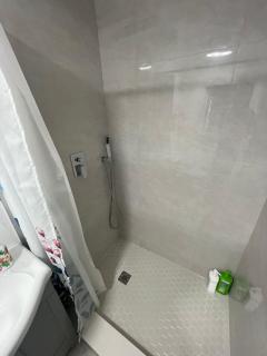 FIFA FEVER FLAT-Proximity to Matches,Transit & Free Wifi - 3