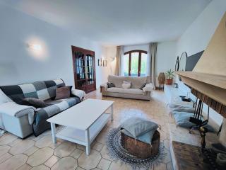 Chic & Spacious Urban Oasis - 0