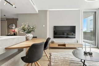 Castle-side Luxury Residence on Danube River bank,Free Parking - 1