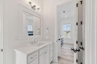 7BR Elegance and Comfort WithPool and near the Beach - 1