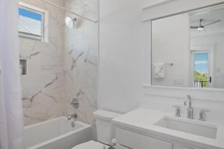 3-Story Comfortable home Near the Beach - 5
