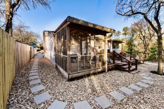 1 Mi to Campus! Creekside Austin Home with Game Room - 7