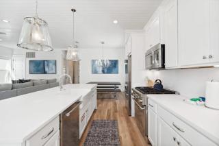 7BR Beach Trip Ready W Private Pool & Billiards - 5