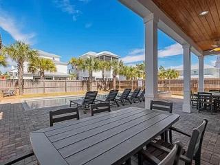 Costal style 3-Story W 7BR and near the beach - 7