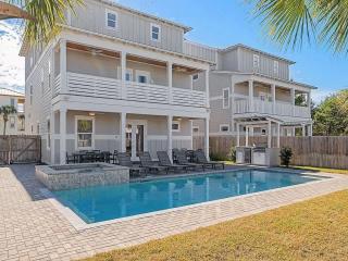 Costal style 3-Story W 7BR and near the beach - 1