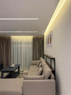 The White Suite - Stylish 2BR Stay in Madianty - 9