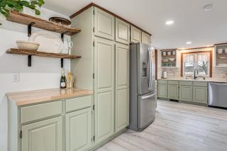 Bridal Parties Welcome! Spacious Home in Athens - 1